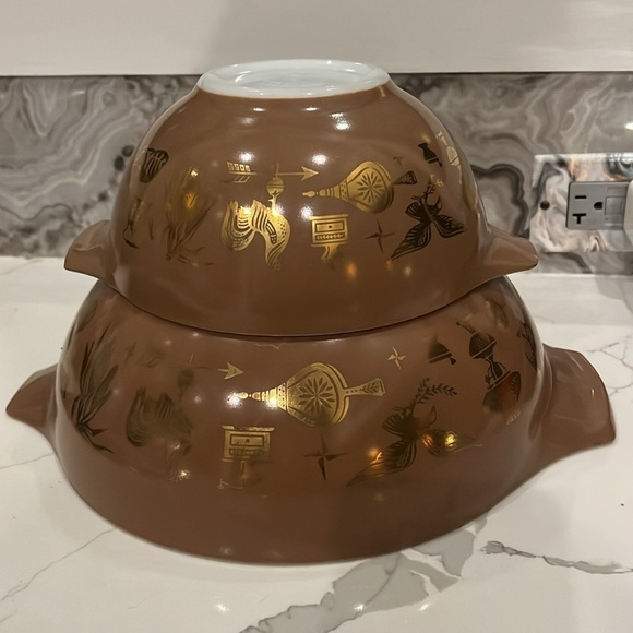 1.5QT and 4 QT Pyrex Early American Brown Gold Cinderella Bowls - Picture 5 of 12